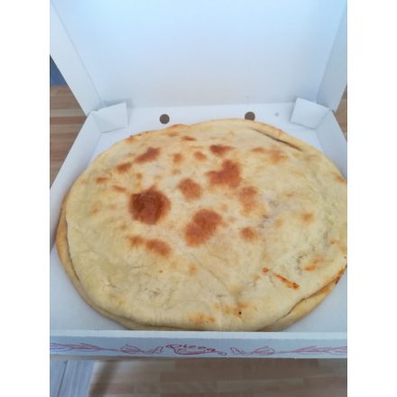 30. Sombrero (Dupla pizza tészta, paradicsomos alap, dupla sonka, gomba, főtt tojás, főtt tarja, chili, fokhagyma, sajt)